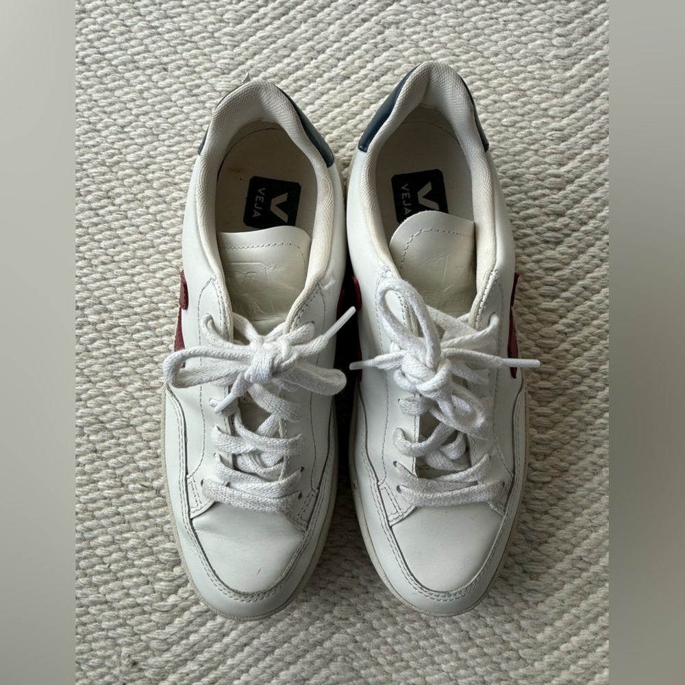 Veja V-12 Sneaker in Extra White & Marsala Nautico Sneaker sz 6 - Picture 7 of 10